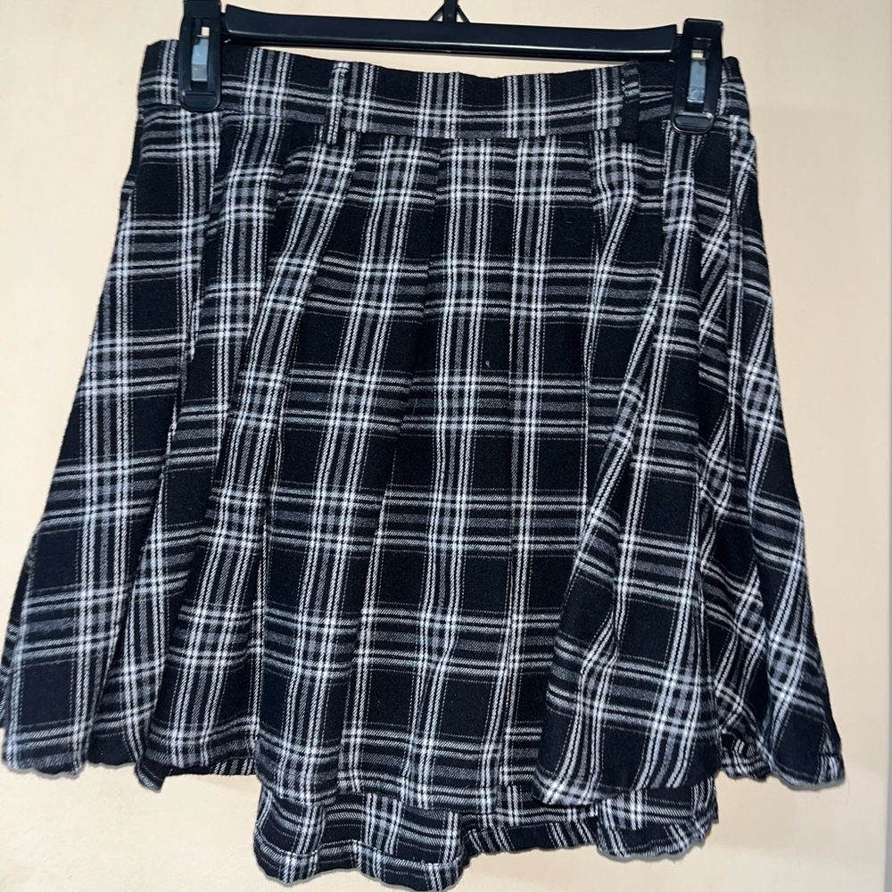Black and white plaid skirt